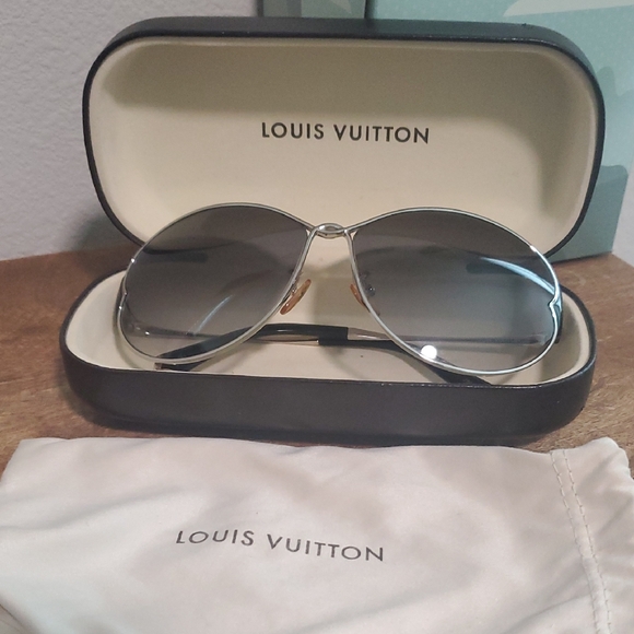 Authentic Louis Vuitton Gray Aviator Sunglasses.Sorry No Offer's - Picture 1 of 12